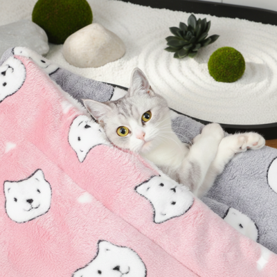 coussin pour chat frileux gris et rose