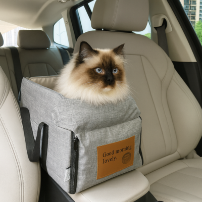 sac de transport pour chat En Voiture gris sur la console
